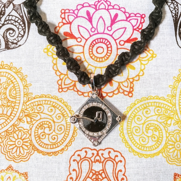 New✨Turntable DJ Necklace - Picture 2 of 6